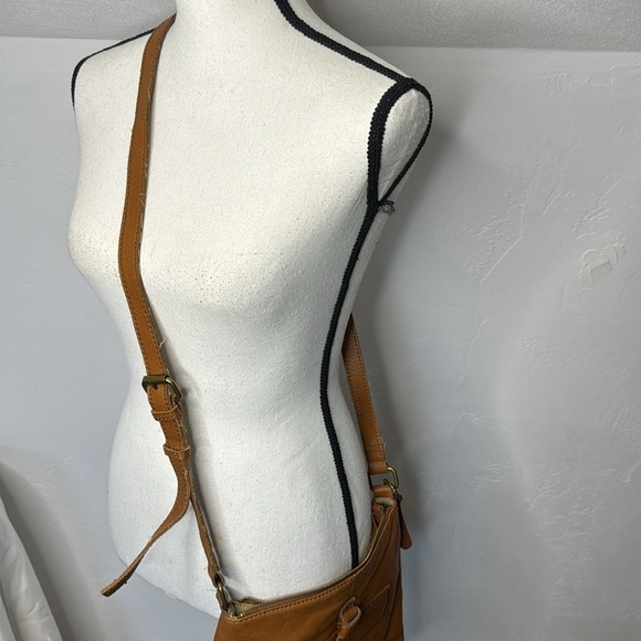 Lucky Brand Carmel Color Crossbody Leather Bag BRN7010C - Picture 11 of 13